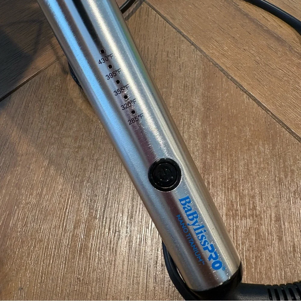 BabylissPro Nano Titanium 1¼” Blue and Silver Curling Iron - Picture 3 of 8